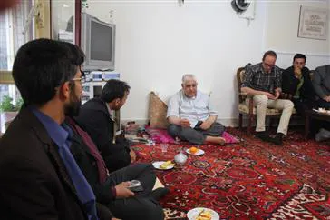 دیدار جمعی از دانشجویان دانشکده علوم پزشکی مراغه با جانباز سرافراز دفاع مقدس